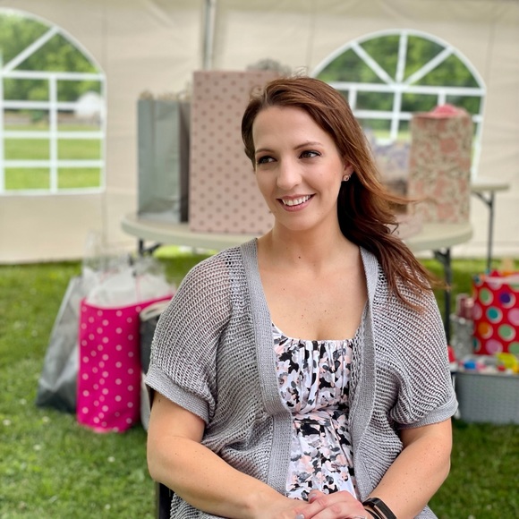 Meet your Posher, Courtney - Picture 1 of 1
